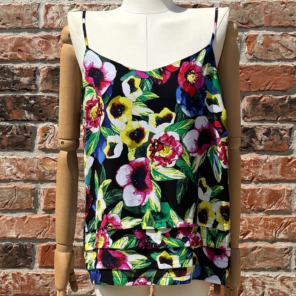 Attention (Dillard’s) colorful ruffled floral tank top / L / Excellent condition